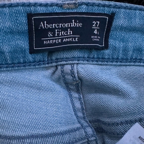 Blue skinny jeans fit comfy and stretchy - Picture 2 of 2